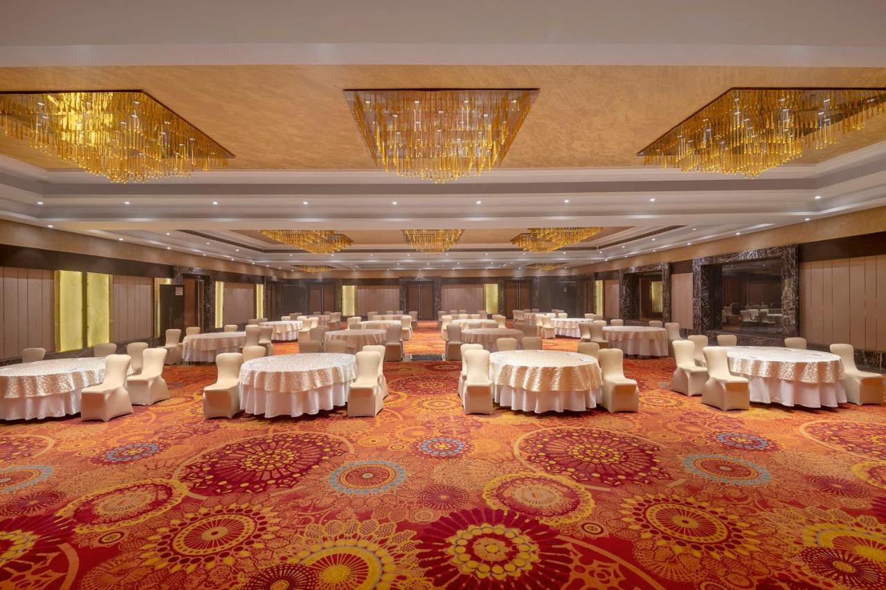 Radisson Blu Kaushambi Delhi Ncr होटल