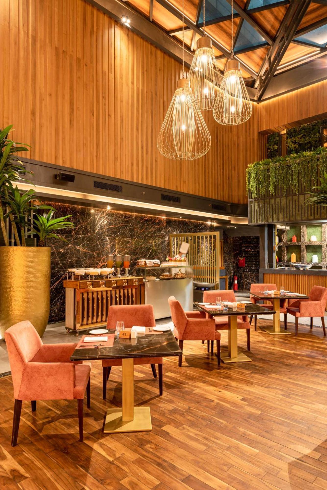 Radisson Blu Kaushambi Delhi Ncr 5* Ghaziabad